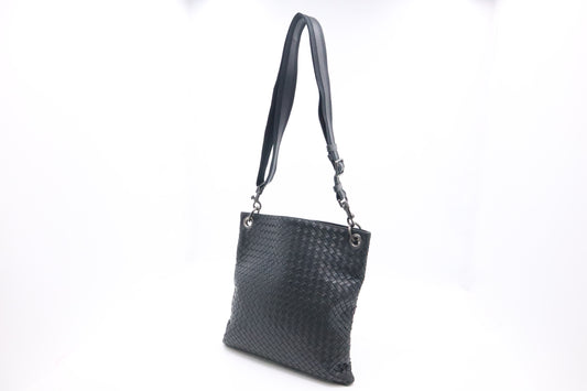 Bottega Veneta Crossbody Bag in Black Intrecciato Leather
