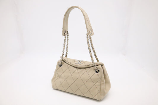 Chanel Shoulder Bag in Beige Leather