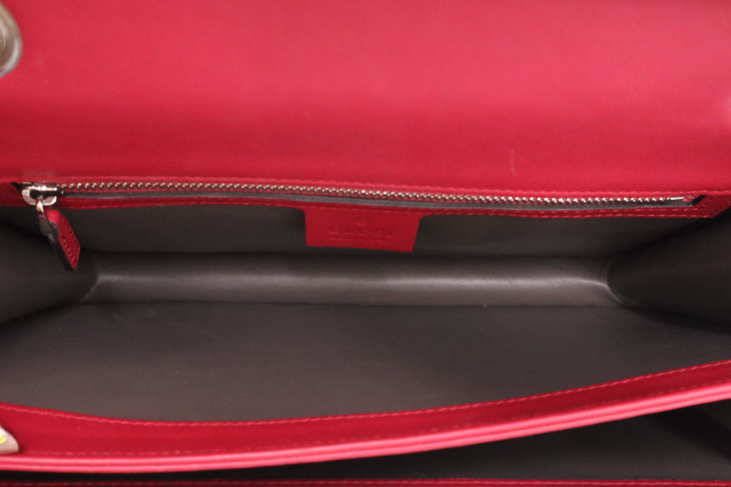 Gucci  Petunia Shoulder Bag in Fuchsia Patent Leather