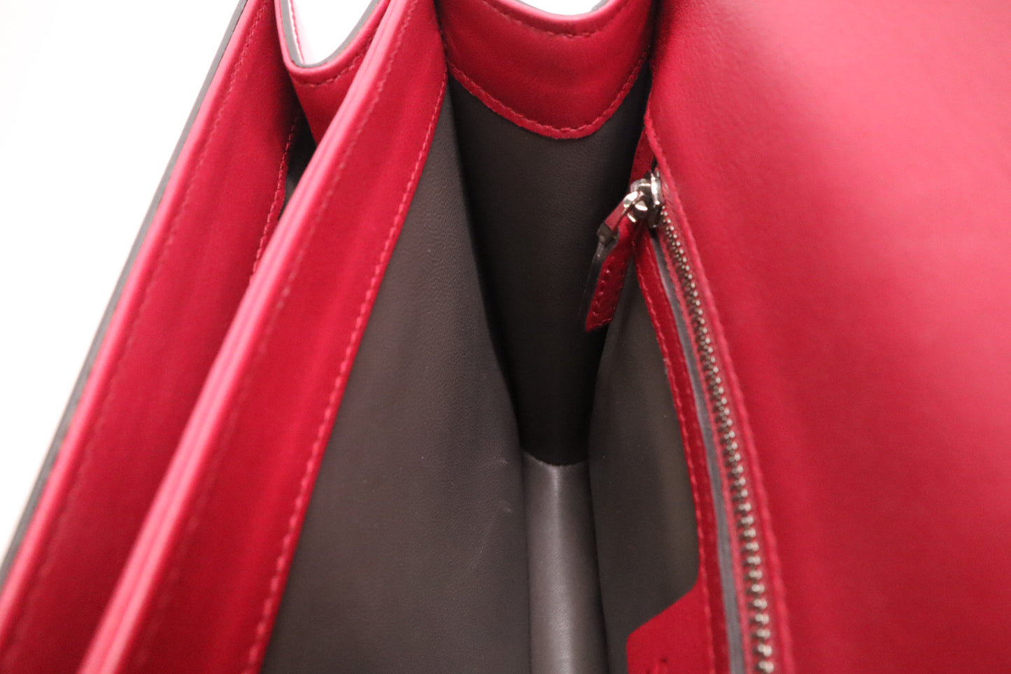 Gucci  Petunia Shoulder Bag in Fuchsia Patent Leather