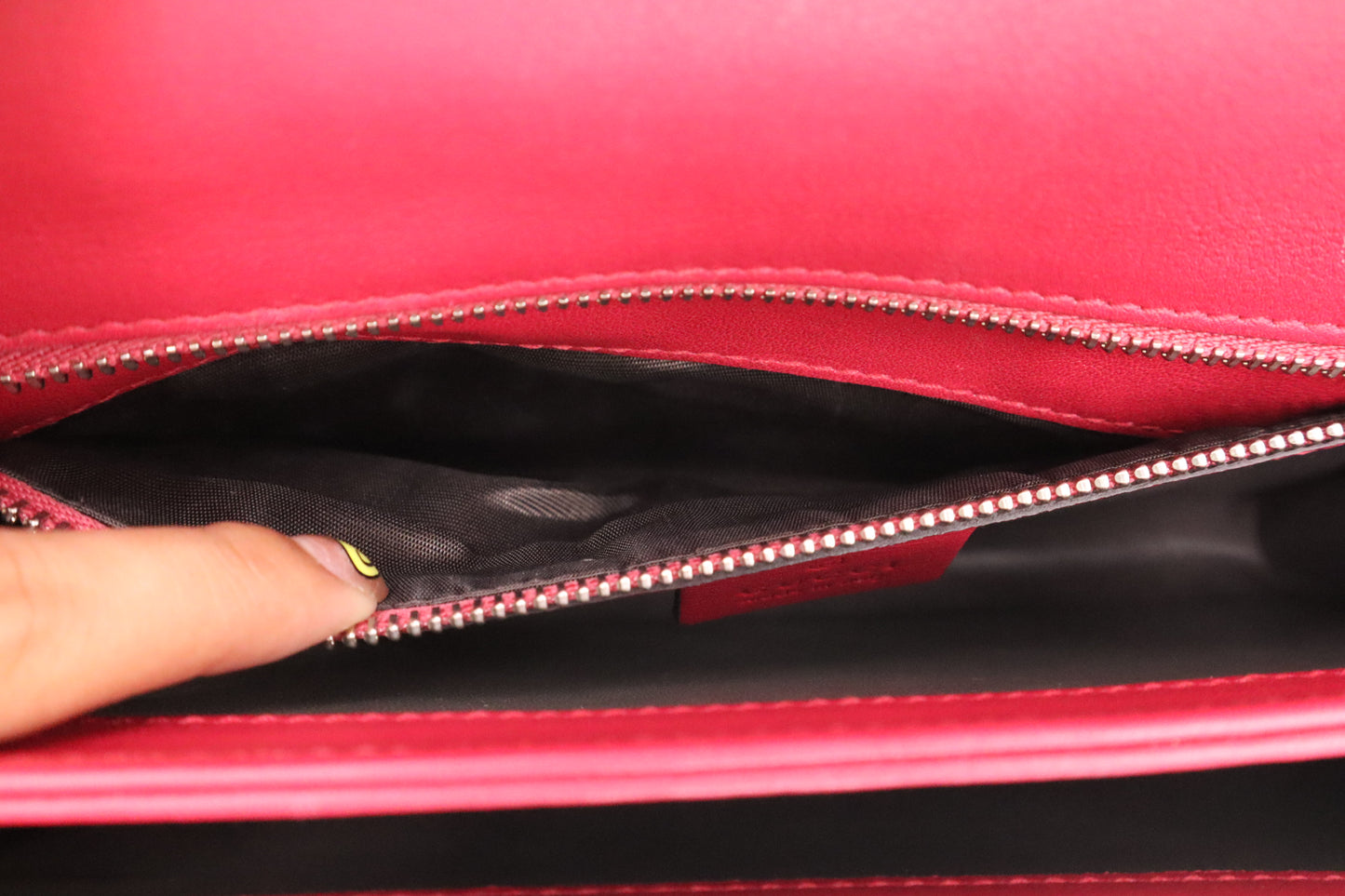 Gucci  Petunia Shoulder Bag in Fuchsia Patent Leather