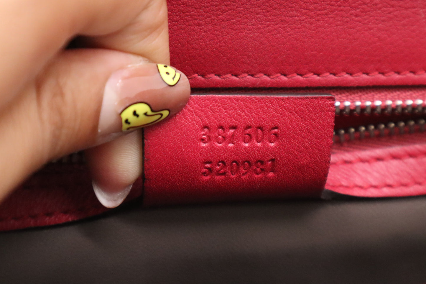 Gucci  Petunia Shoulder Bag in Fuchsia Patent Leather