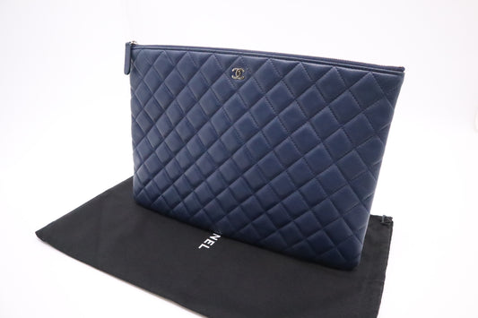 Chanel Clutch in Blue Matelassé Leather