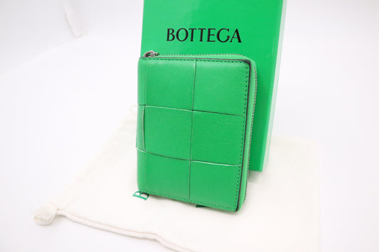 Bottega Veneta Compact Wallet in Green Intrecciato Leather