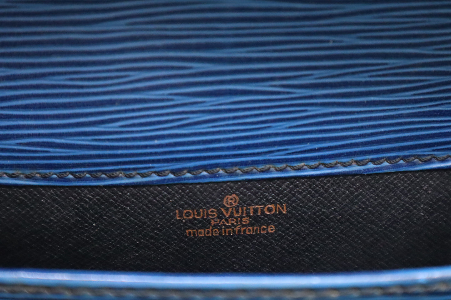 Louis Vuitton Cartouchiere MM in Epi Blue Leather
