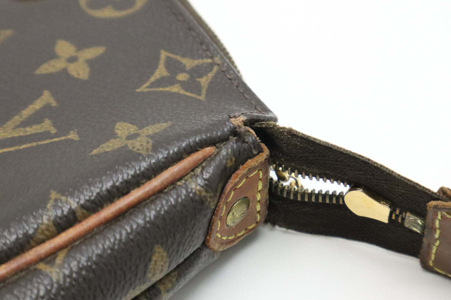 Louis Vuitton Eva Clutch in Monogram Canvas