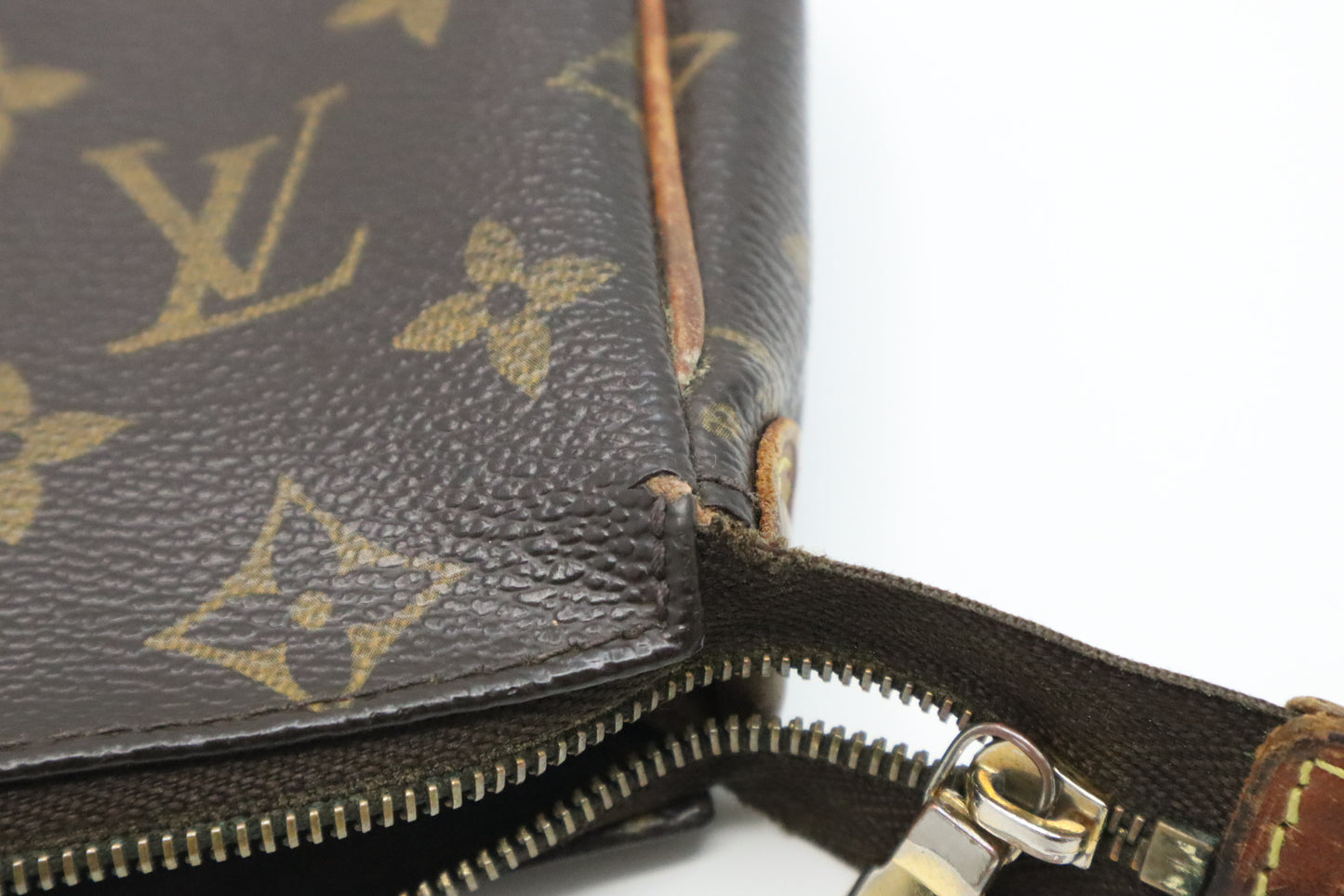 Louis Vuitton Eva Clutch in Monogram Canvas