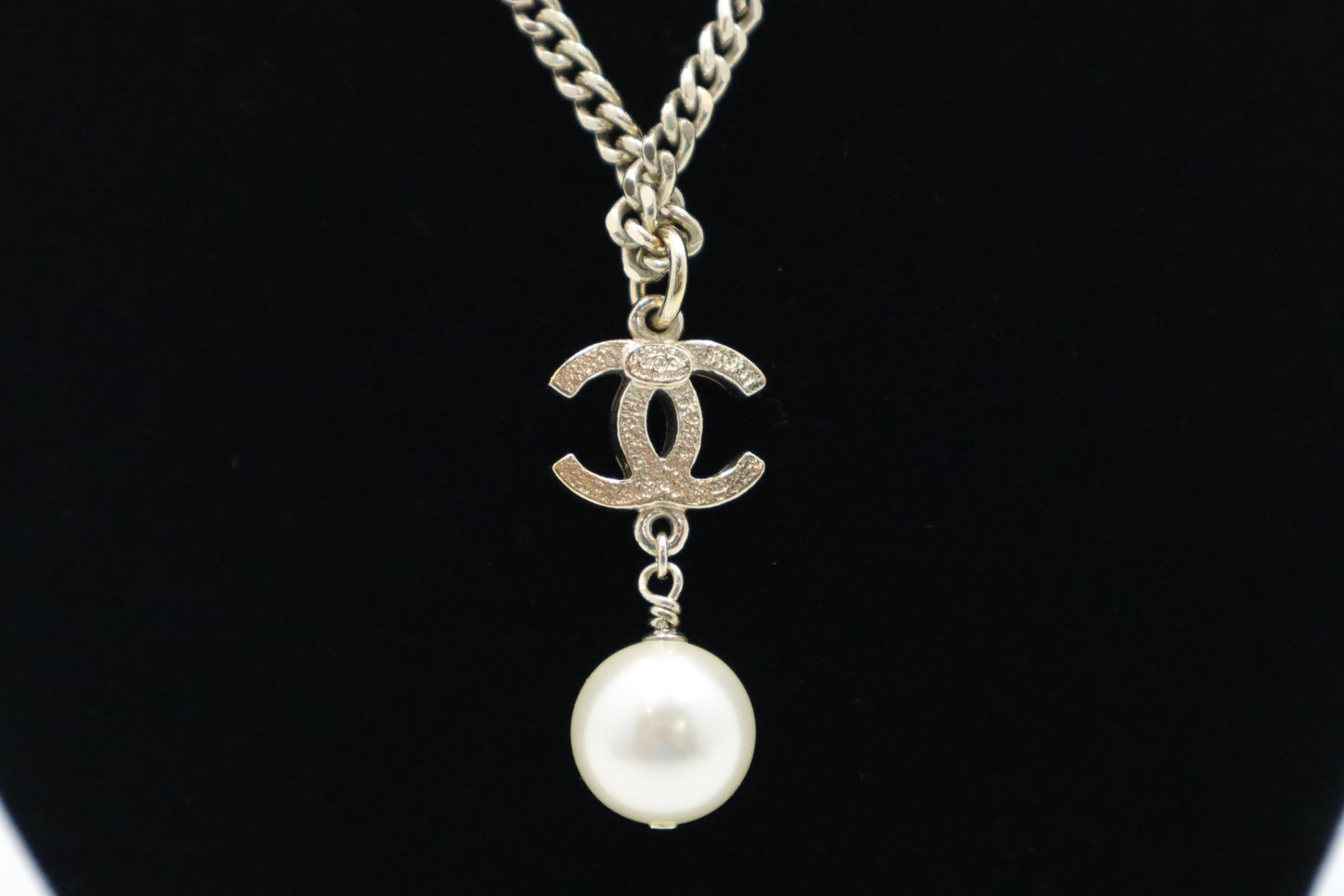 Chanel Necklace in Black and Champagne Gold