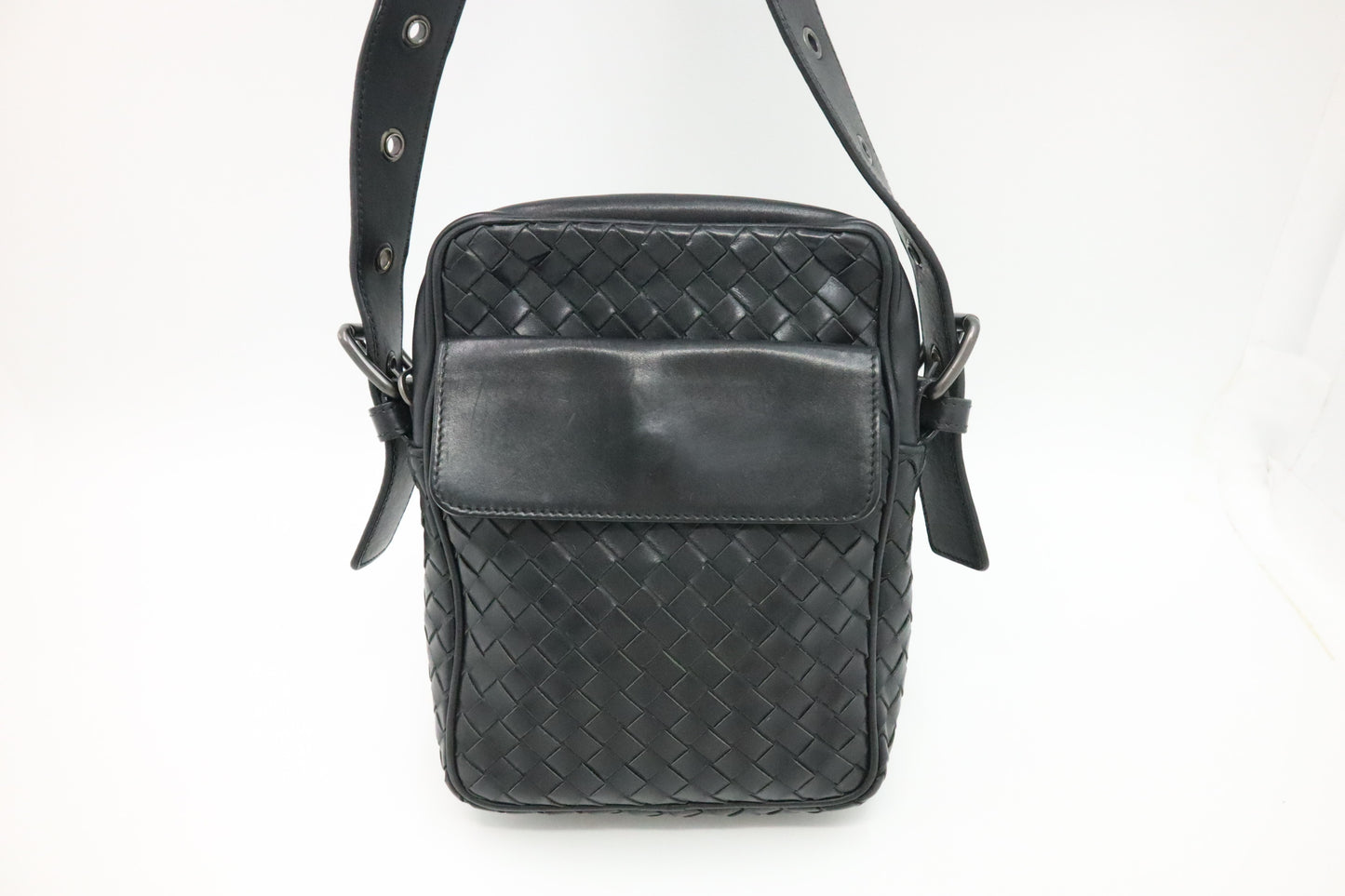 Bottega  Veneta Shoulder Bag in Black Intrecciato Leather