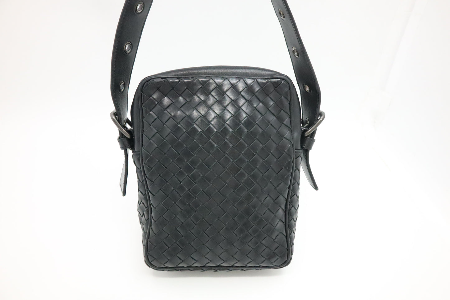 Bottega  Veneta Shoulder Bag in Black Intrecciato Leather