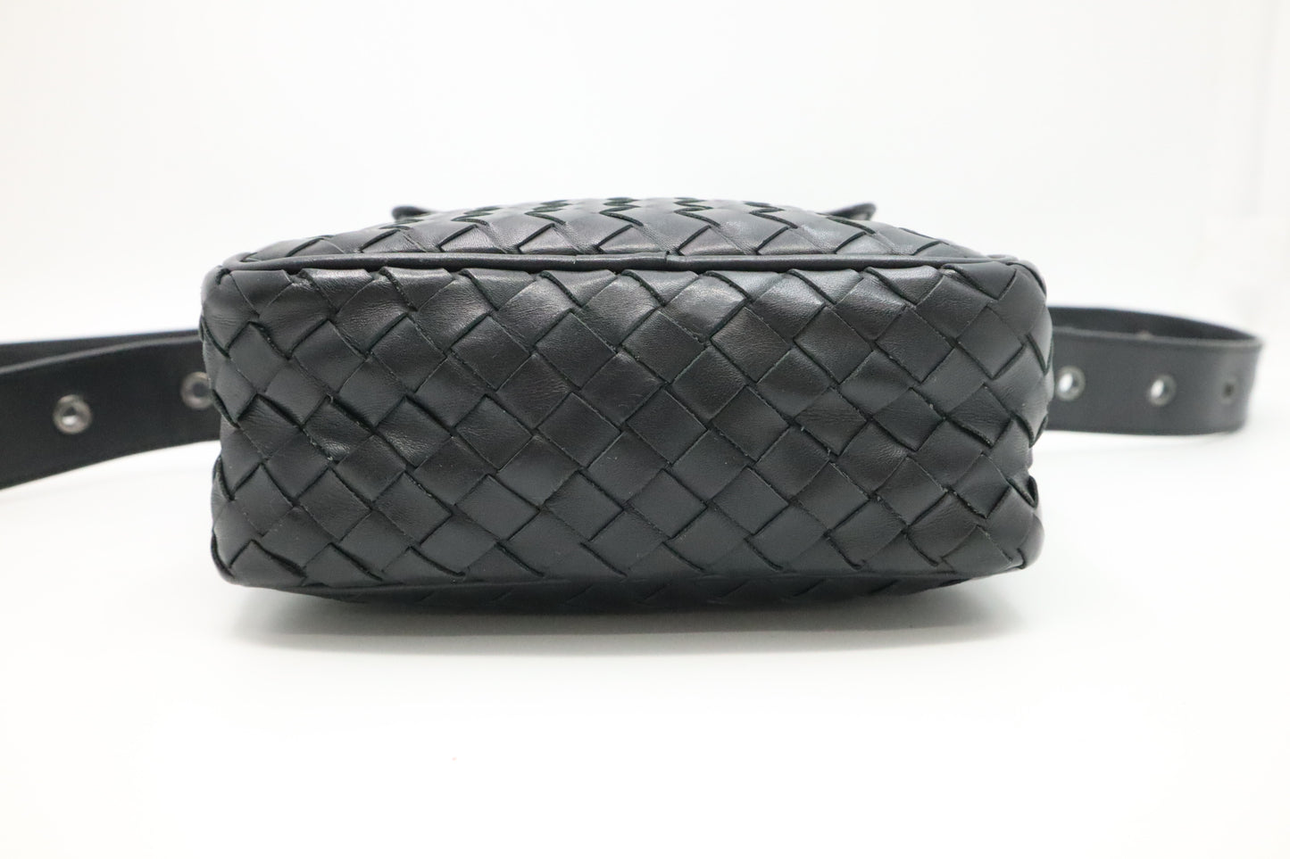 Bottega  Veneta Shoulder Bag in Black Intrecciato Leather