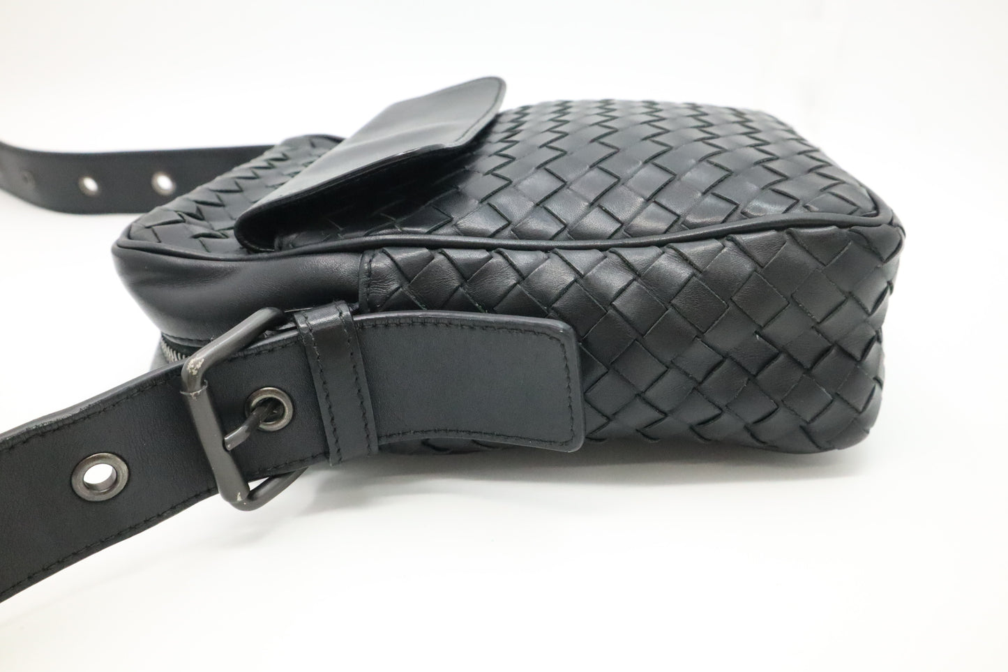 Bottega  Veneta Shoulder Bag in Black Intrecciato Leather