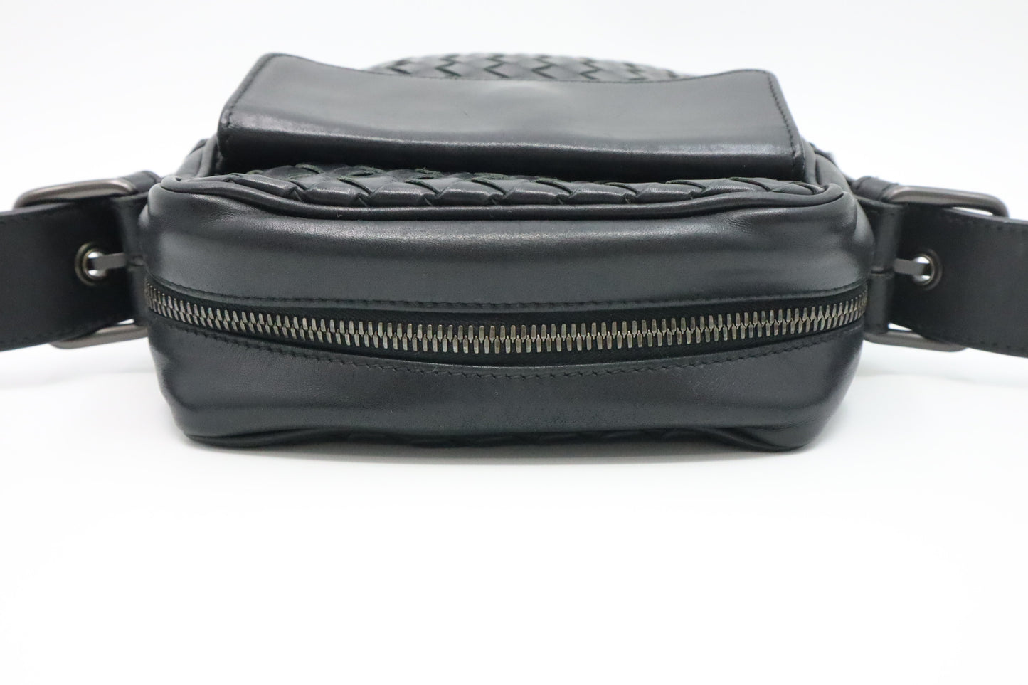 Bottega  Veneta Shoulder Bag in Black Intrecciato Leather