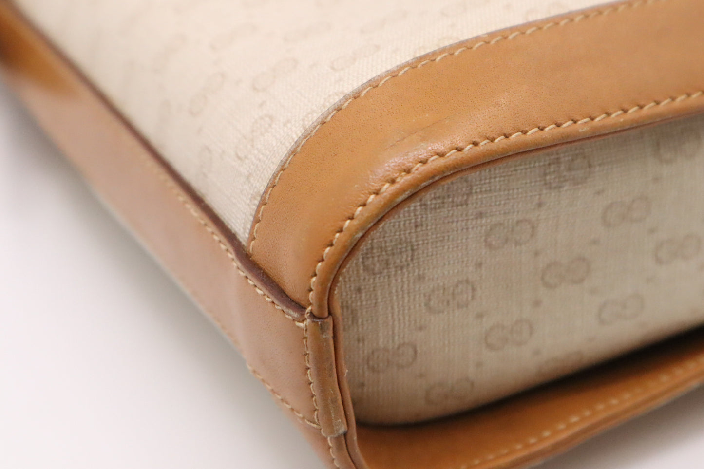Gucci Shoulder Bag in White Micro GG Coated Canvas