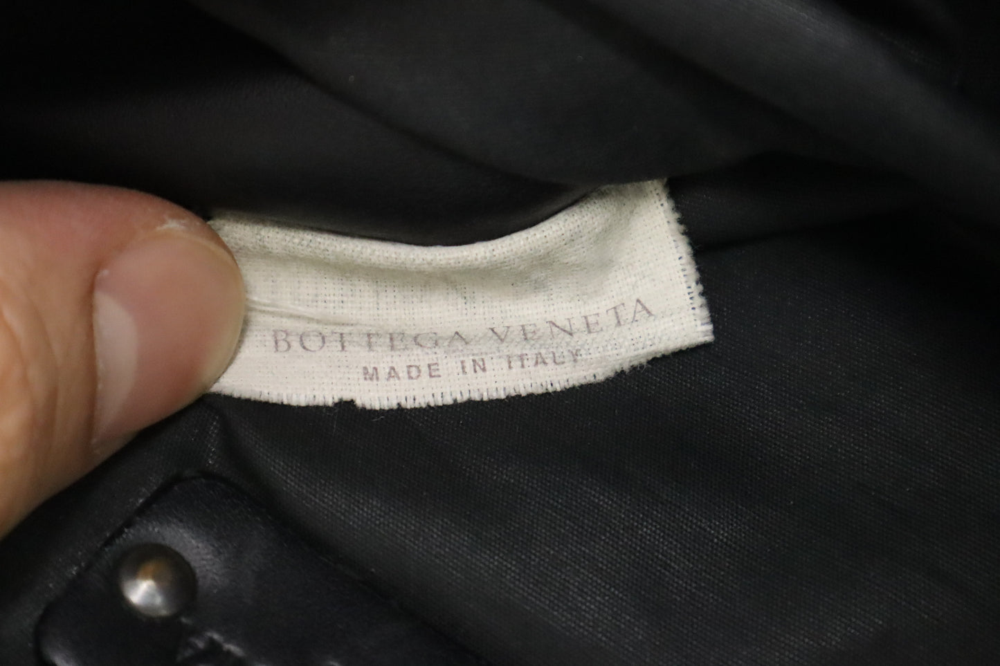 Bottega  Veneta Shoulder Bag in Black Intrecciato Leather