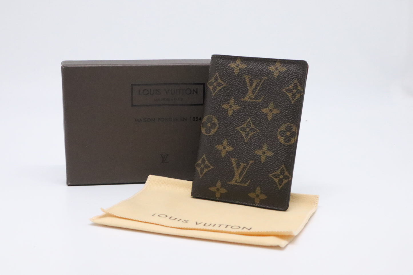 Louis Vuitton Passport Case in Monogram Canvas