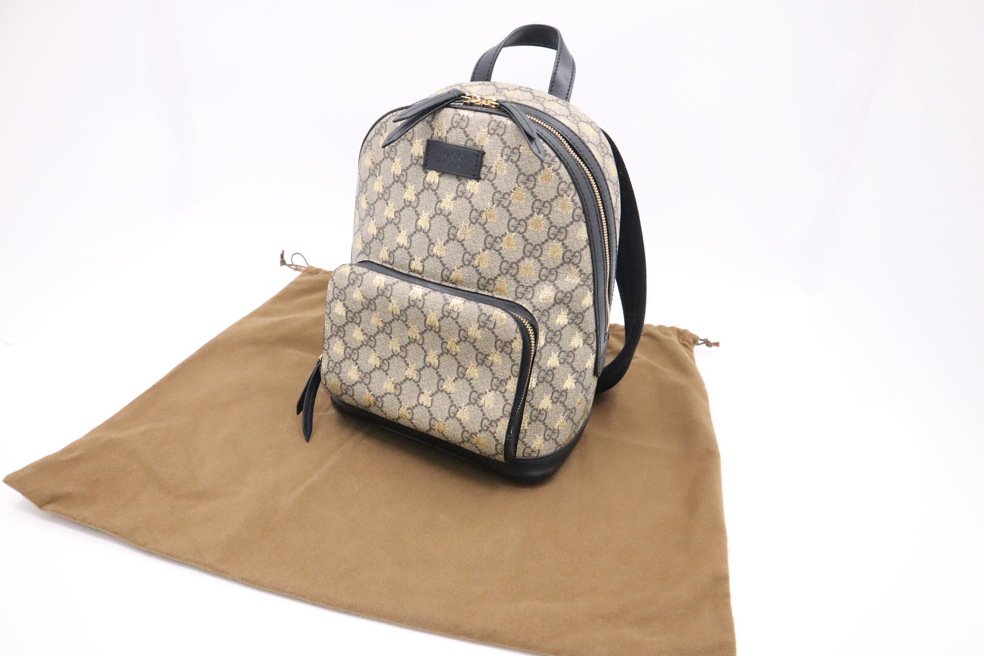 gucci mini backpack bee Bicolor GG Supreme Bees Small Bag THE CLOSET two slip pockets Gucci Bicolor GG Supreme Bees