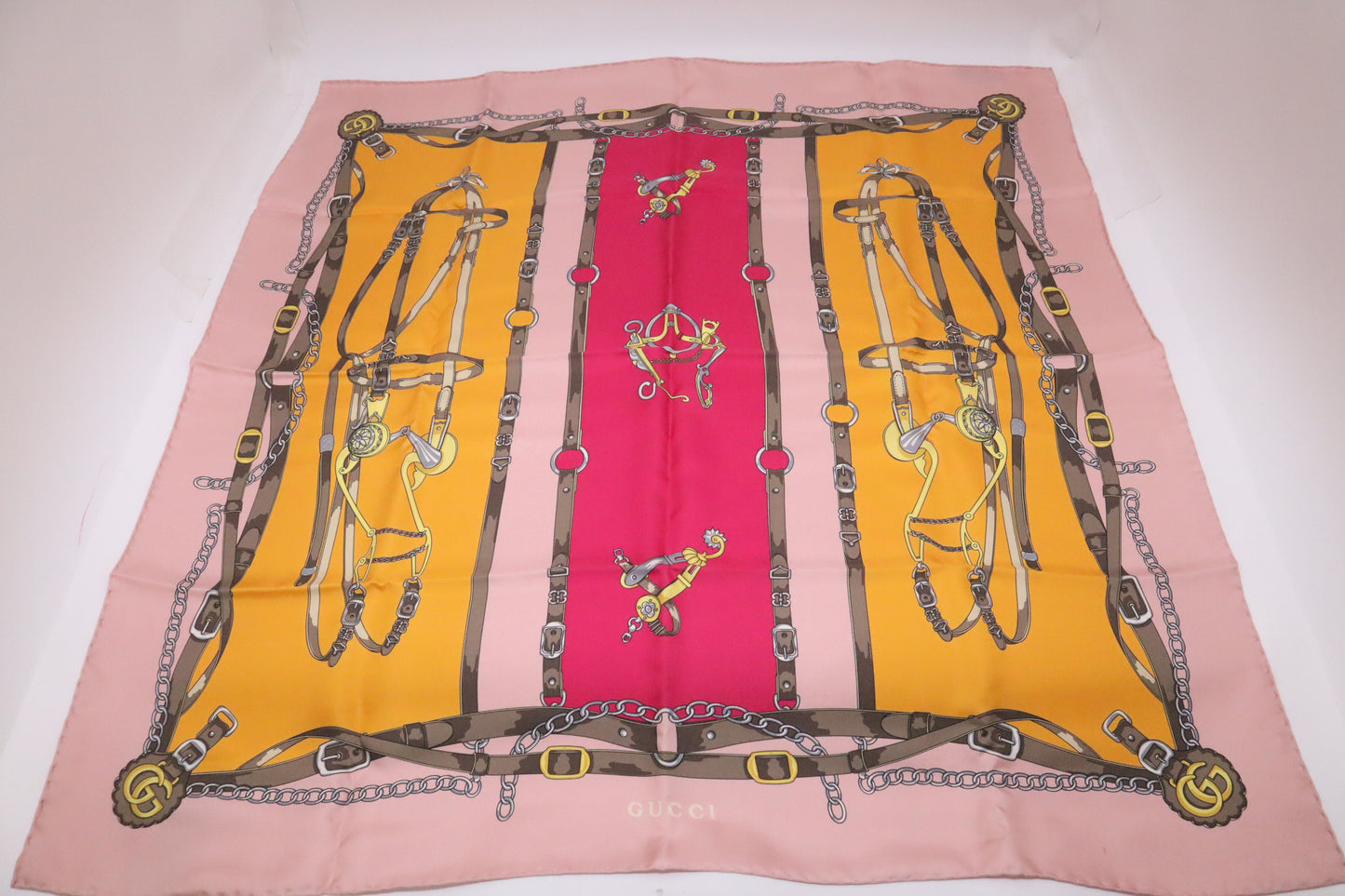 Gucci Scarf in Pink Silk