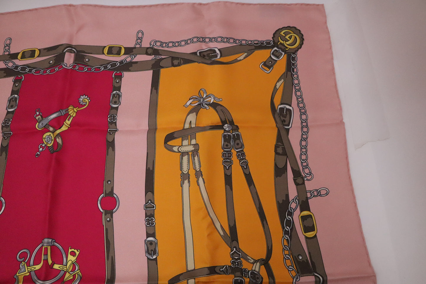 Gucci Scarf in Pink Silk