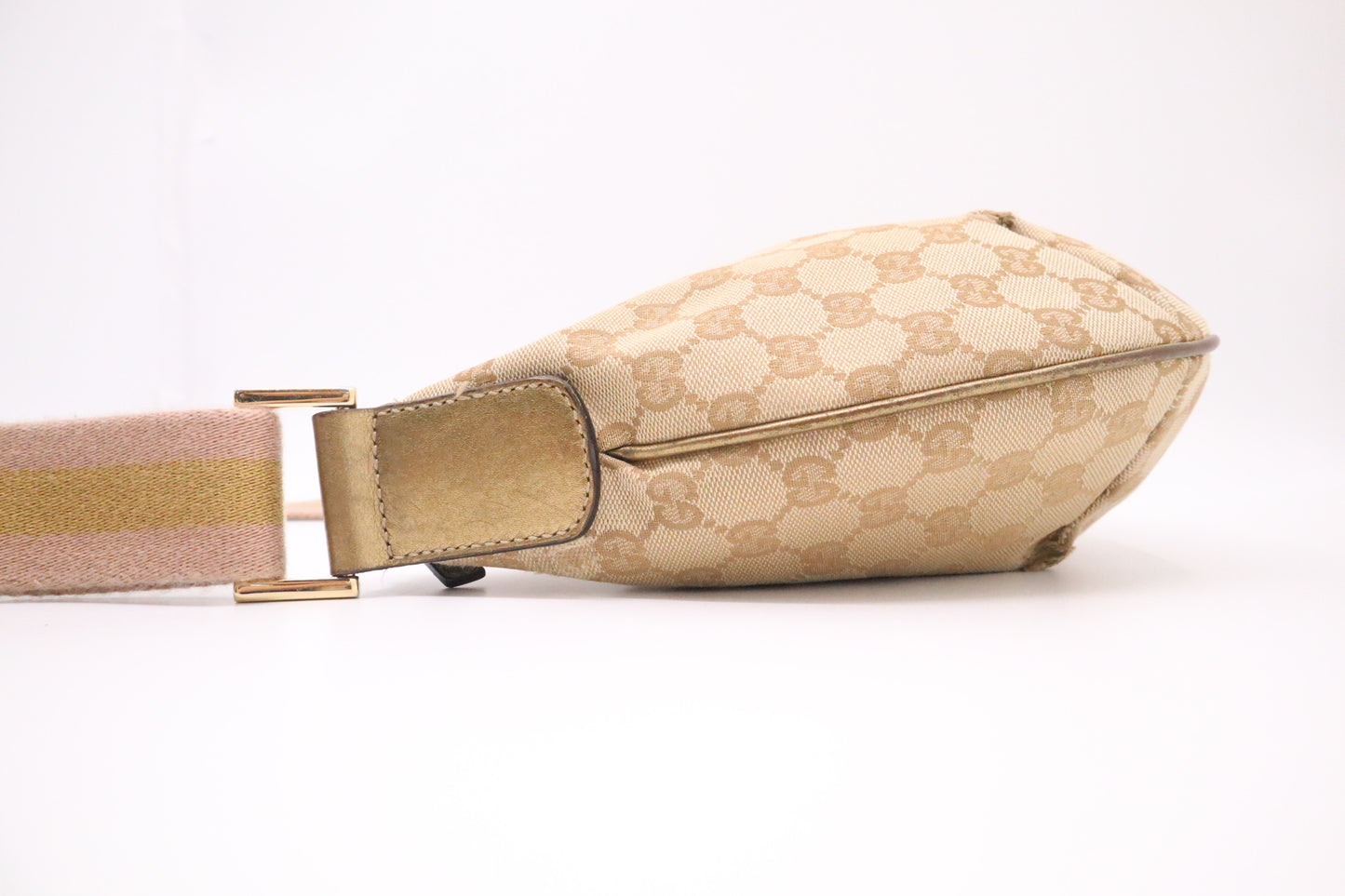 Gucci Shoulder Bag in Beige and Gold GG Supreme Canvas