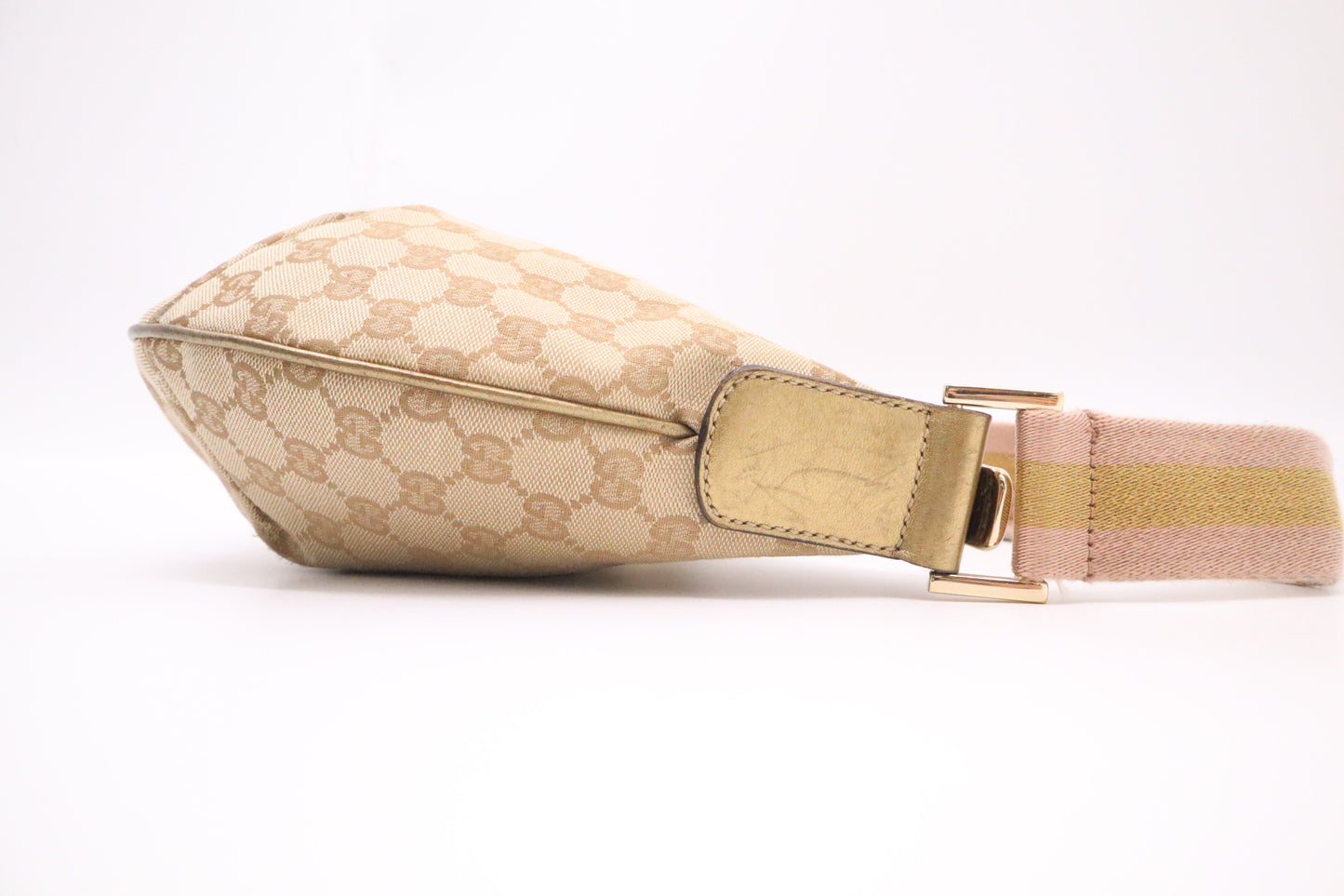 Gucci Shoulder Bag in Beige and Gold GG Supreme Canvas