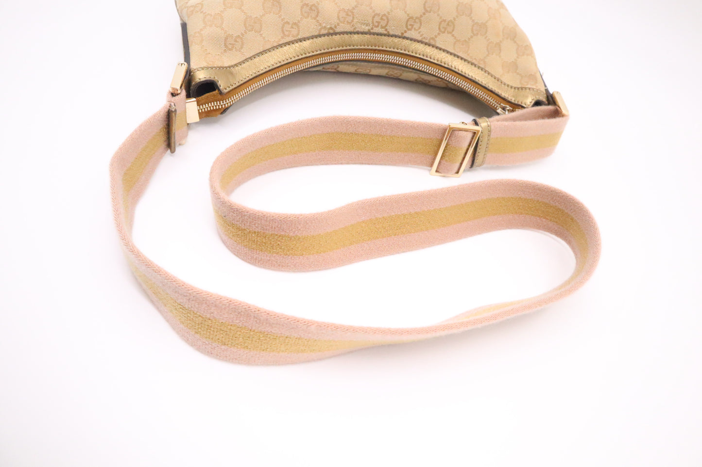 Gucci Shoulder Bag in Beige and Gold GG Supreme Canvas