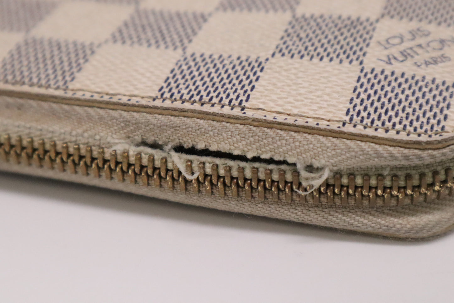 Louis Vuitton Long Zippy Wallet in Damiere Azur Canvas