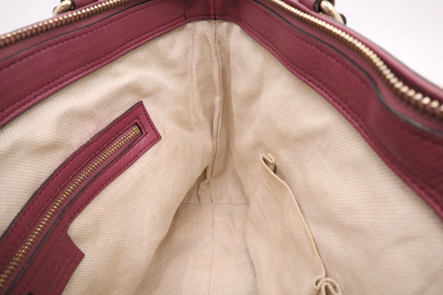 Gucci Soho Handbag in Purple Leather