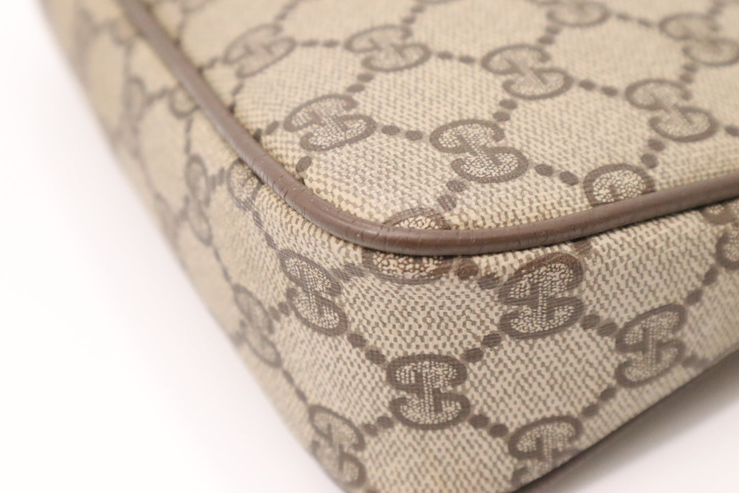 Gucci Shoulder Bag in GG Supreme Canvas