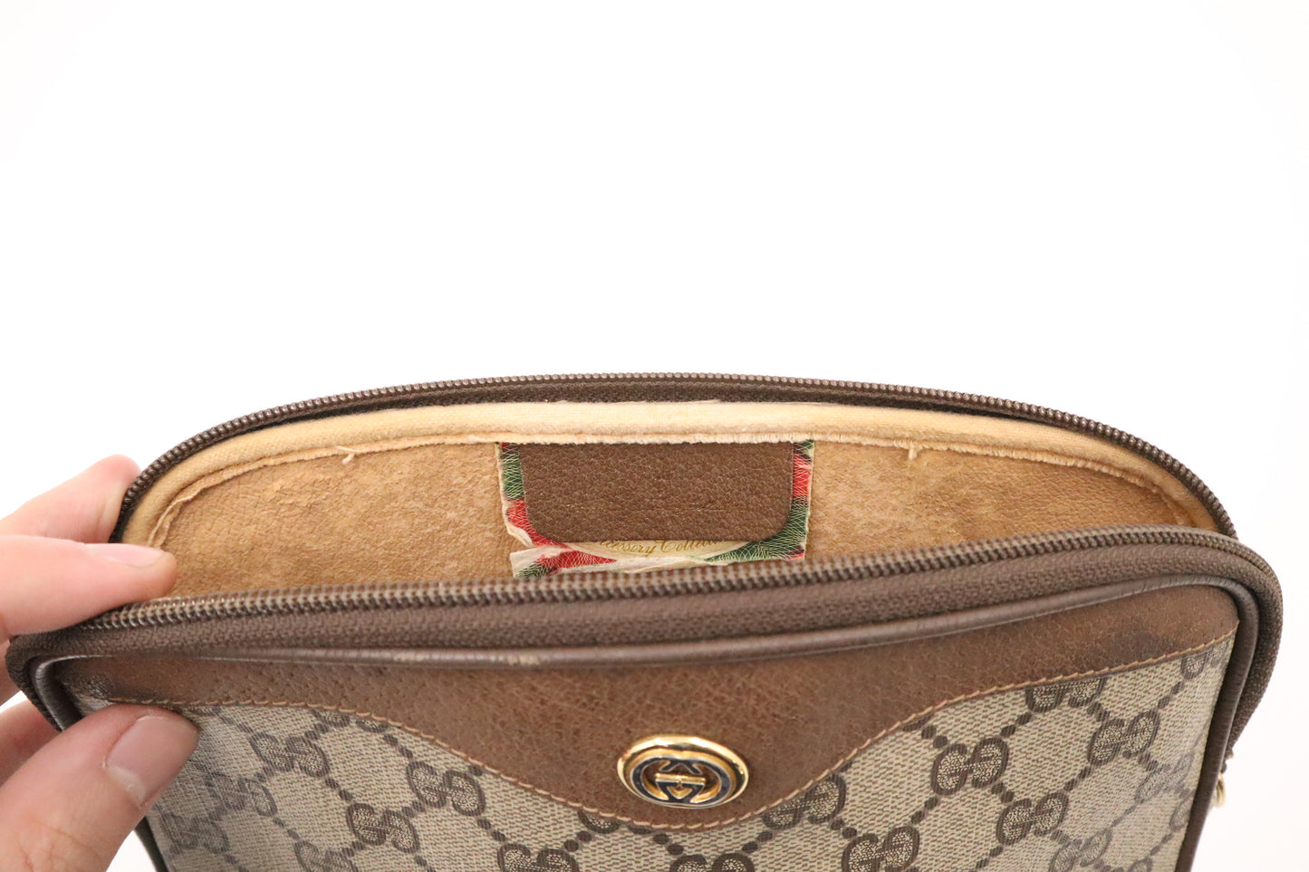 Gucci Shoulder Bag in GG Supreme Canvas