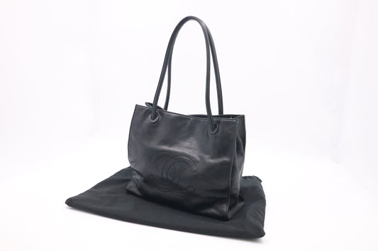 Chanel Tote in Black Leather
