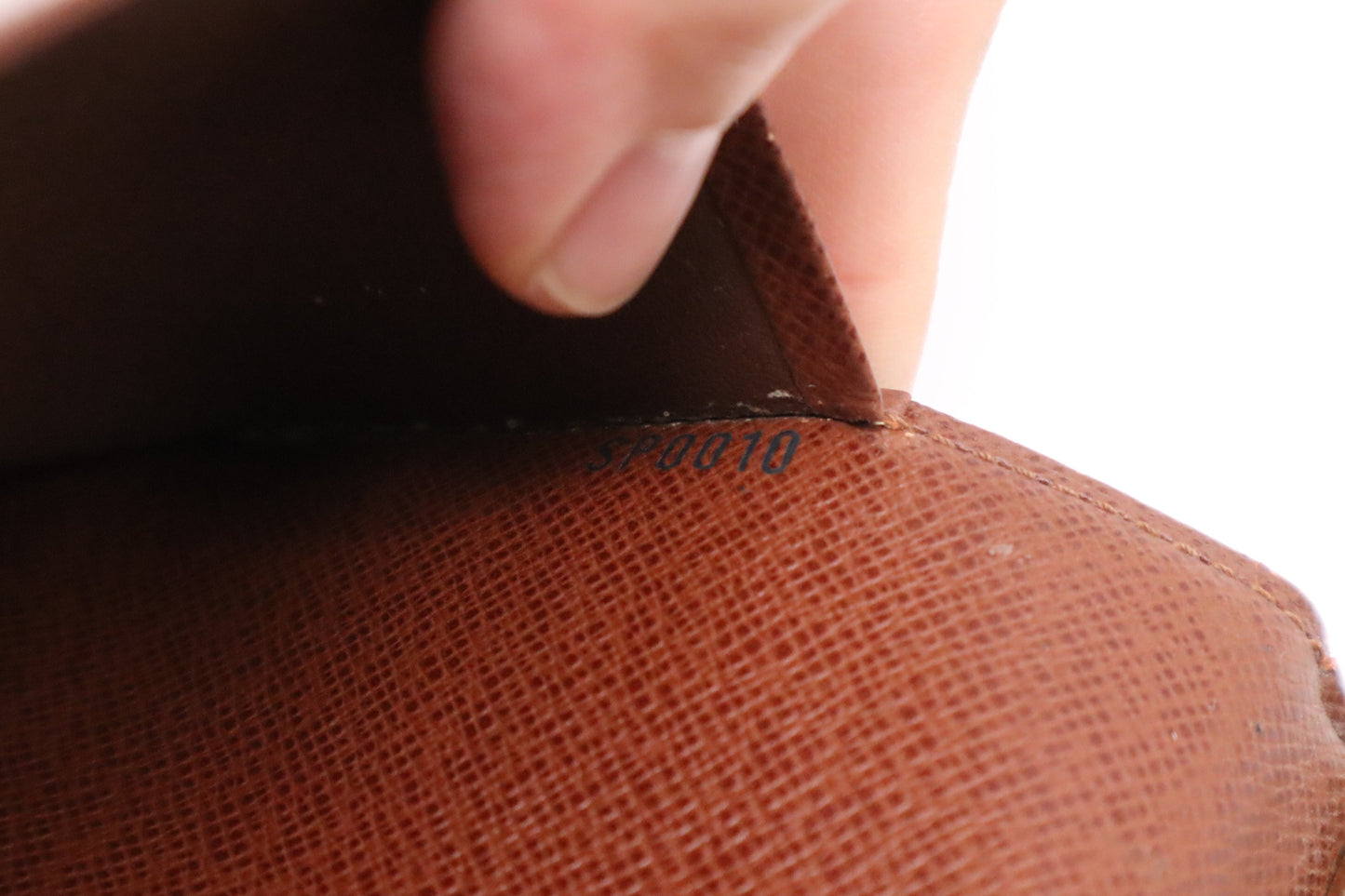 Louis Vuitton Agenda MM in Monogram Canvas