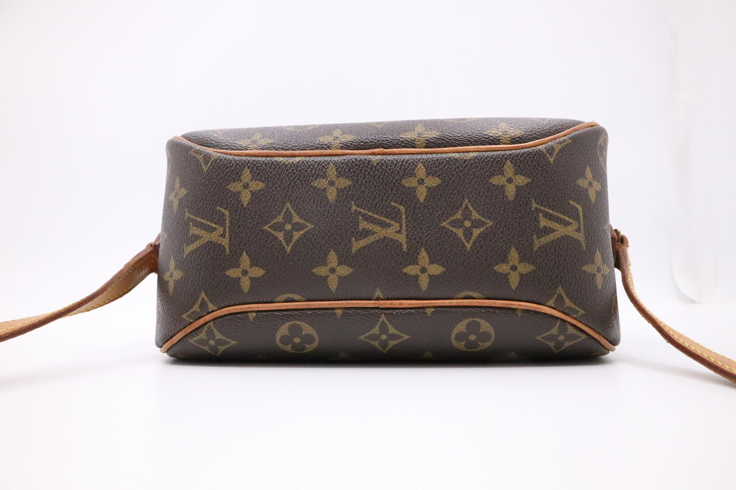 Louis Vuitton Blois in Monogram Canvas
