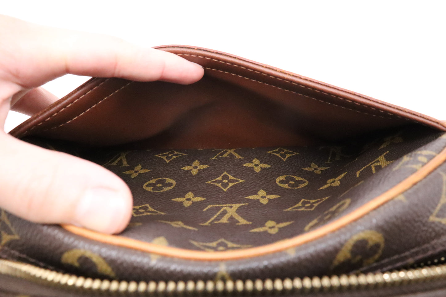 Louis Vuitton Blois in Monogram Canvas