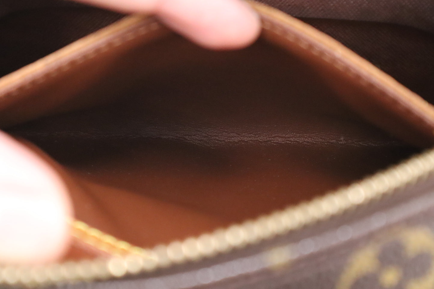 Louis Vuitton Blois in Monogram Canvas