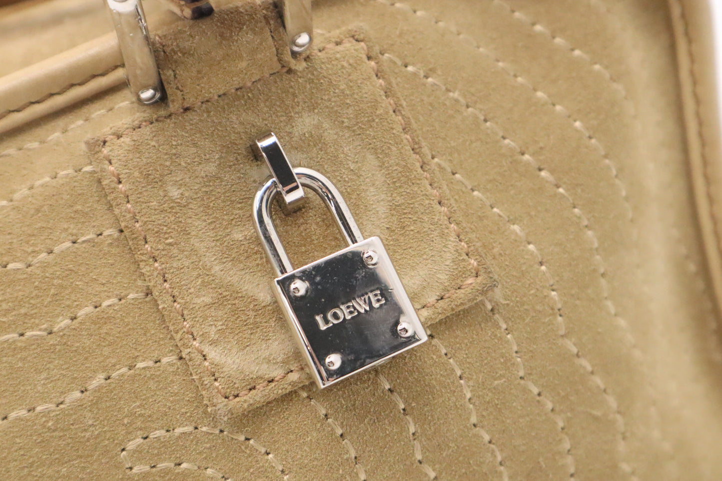 Loewe Amazona 29 in Beige Suede