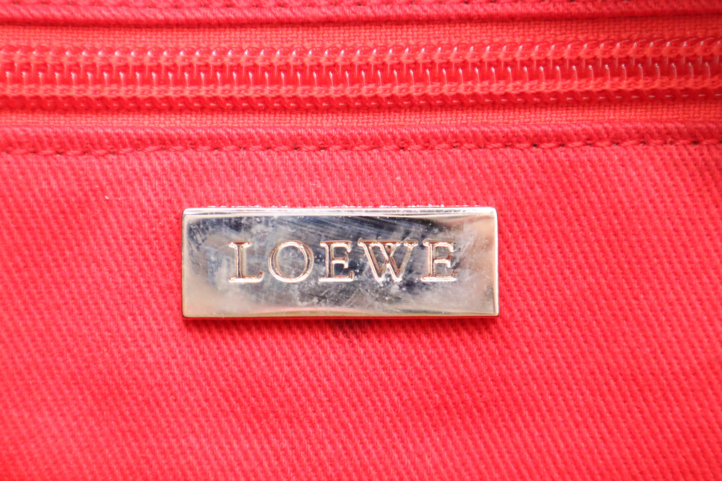 Loewe Amazona 29 in Beige Suede