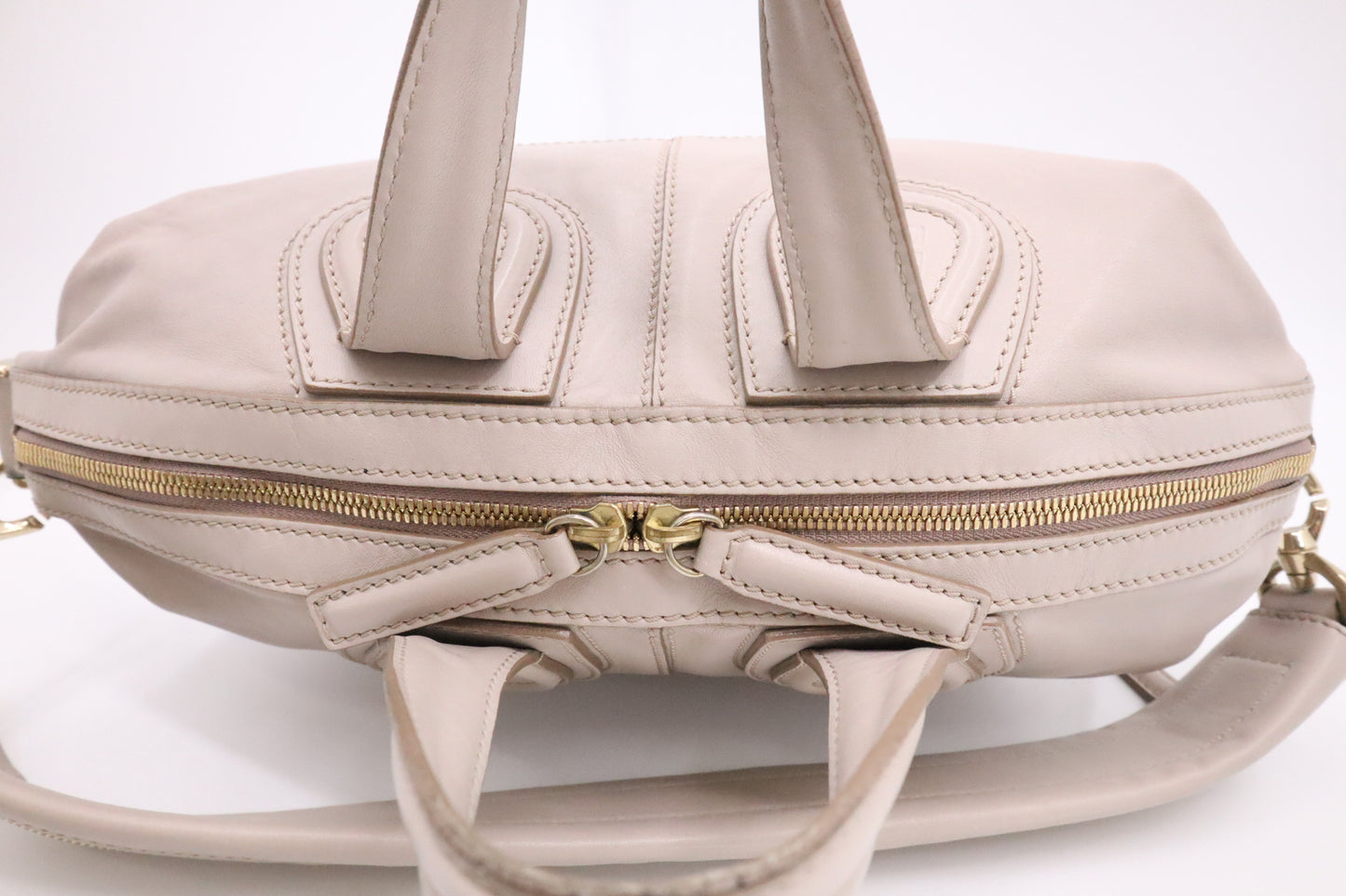 Givenchy Shoulder Bag in Greige Leather