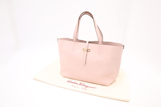 Ferragamo Handbag in Pale Pink Leather