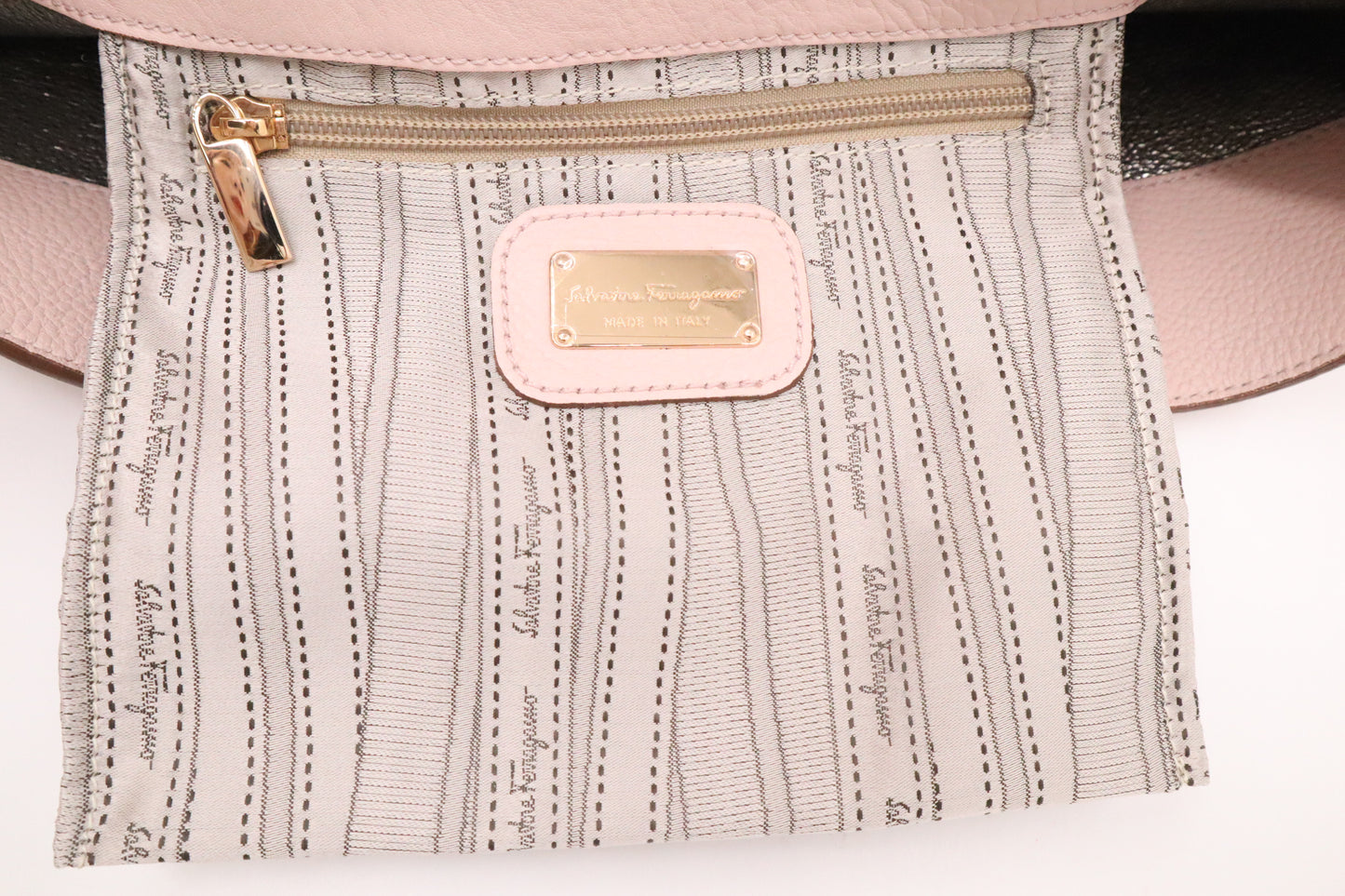 Ferragamo Handbag in Pale Pink Leather