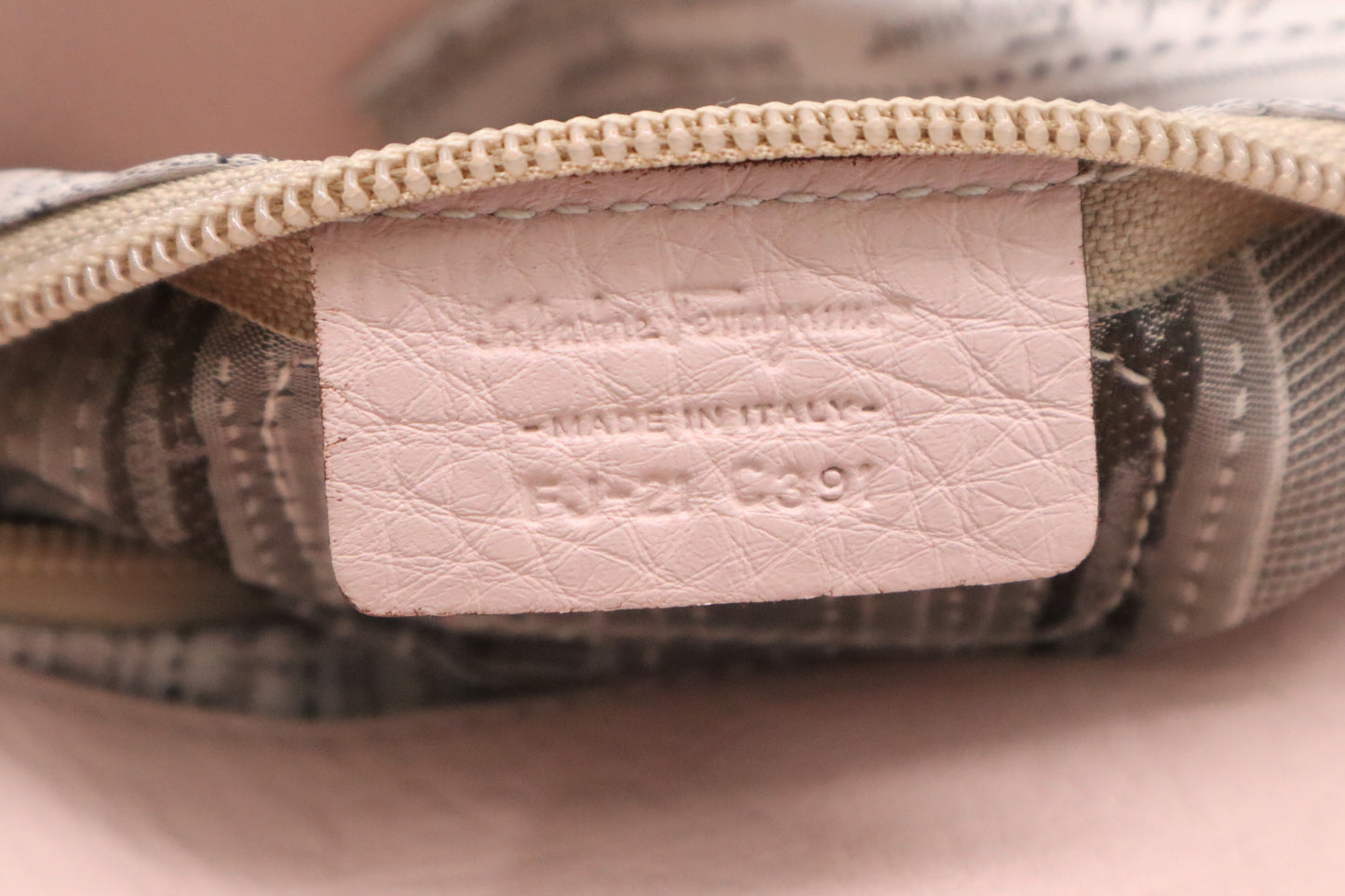 Ferragamo Handbag in Pale Pink Leather