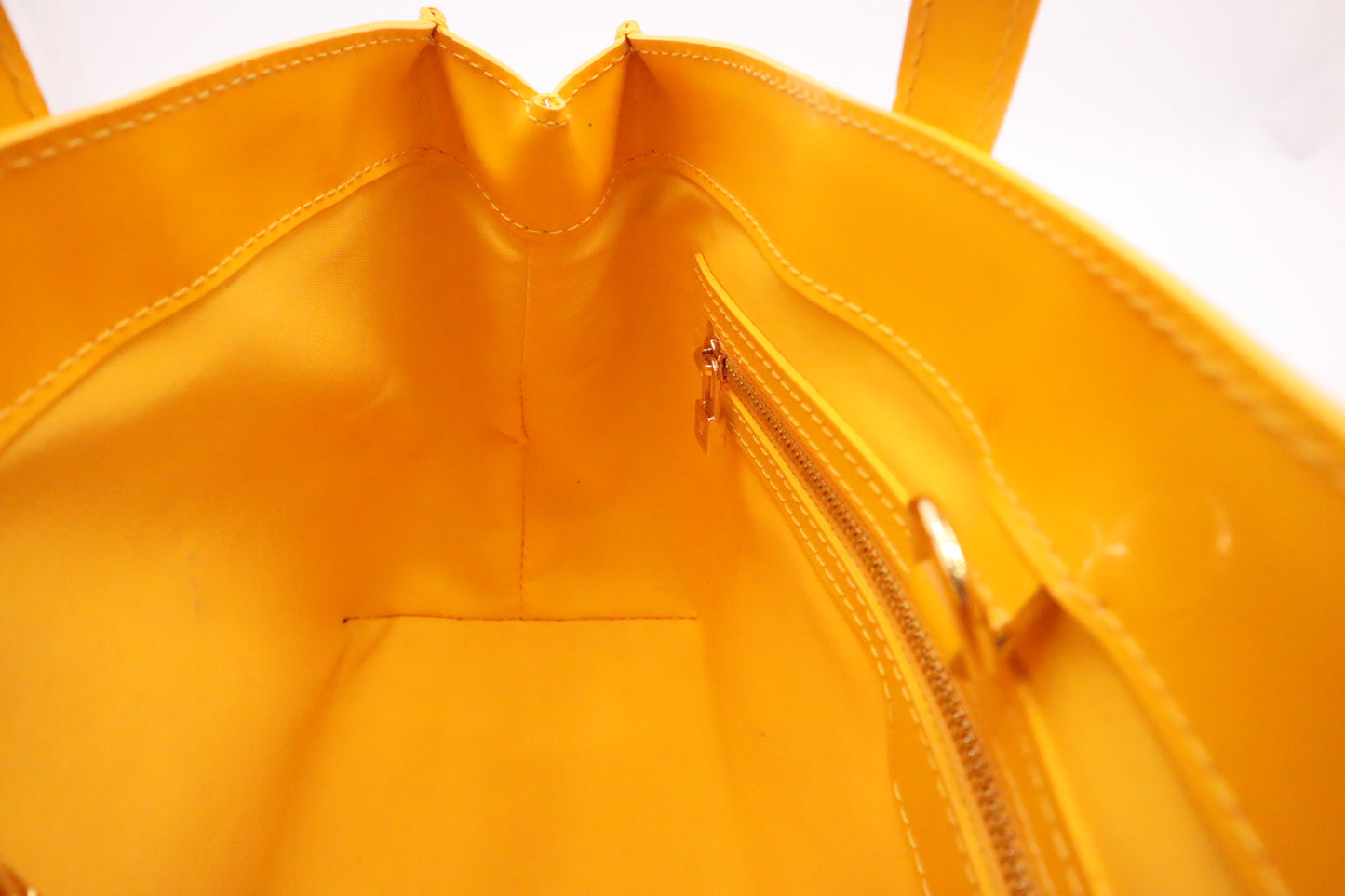 Louis Vuitton Wilshire PM in Yellow Vernis Leather