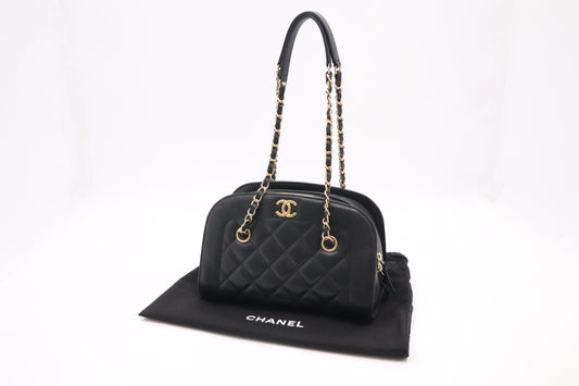 Chanel Shoulder Bag in Black Leather