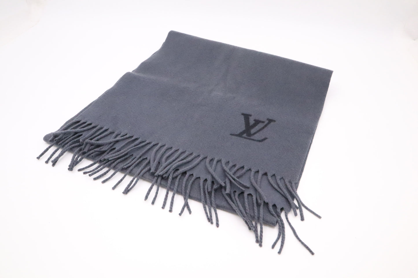 Louis Vuitton Scarf in Grey Cashmere