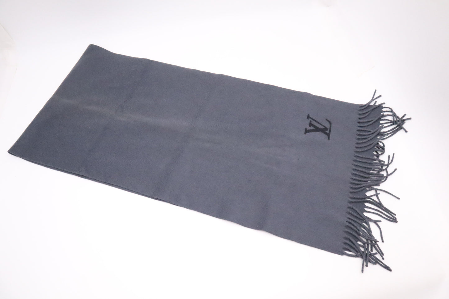 Louis Vuitton Scarf in Grey Cashmere