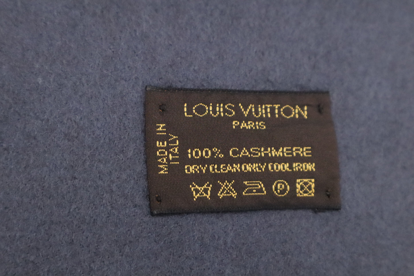 Louis Vuitton Scarf in Grey Cashmere