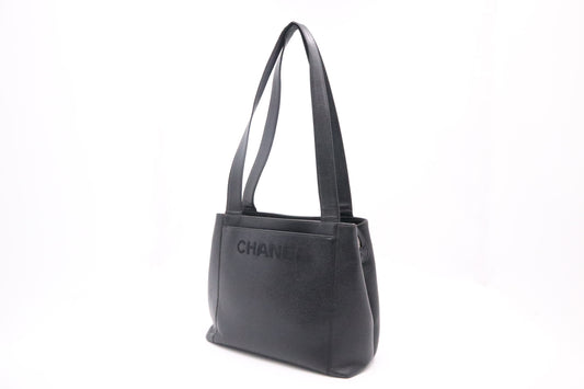 Chanel Shoulder Bag in Black Caviar Leather