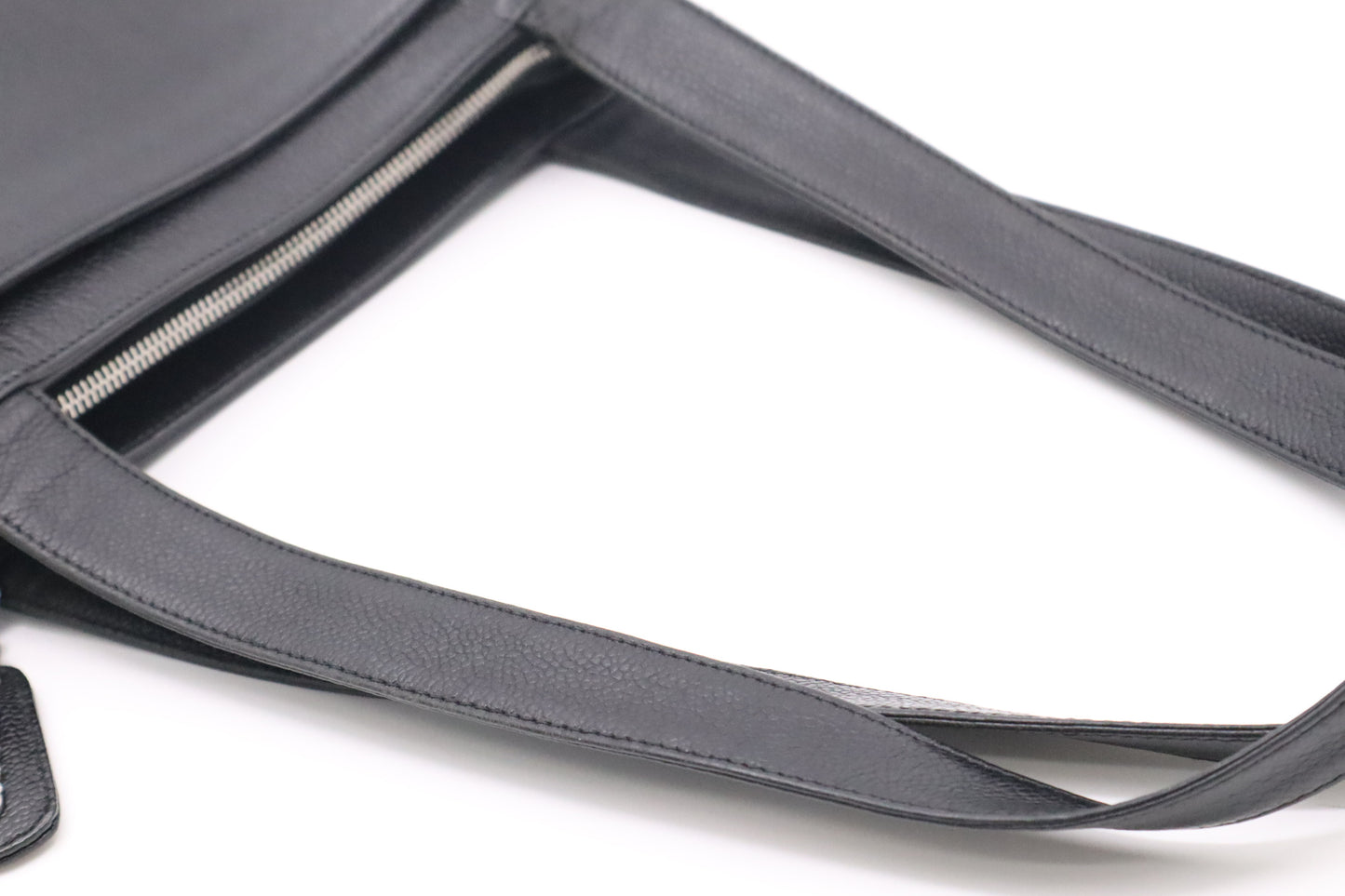 Chanel Shoulder Bag in Black Caviar Leather