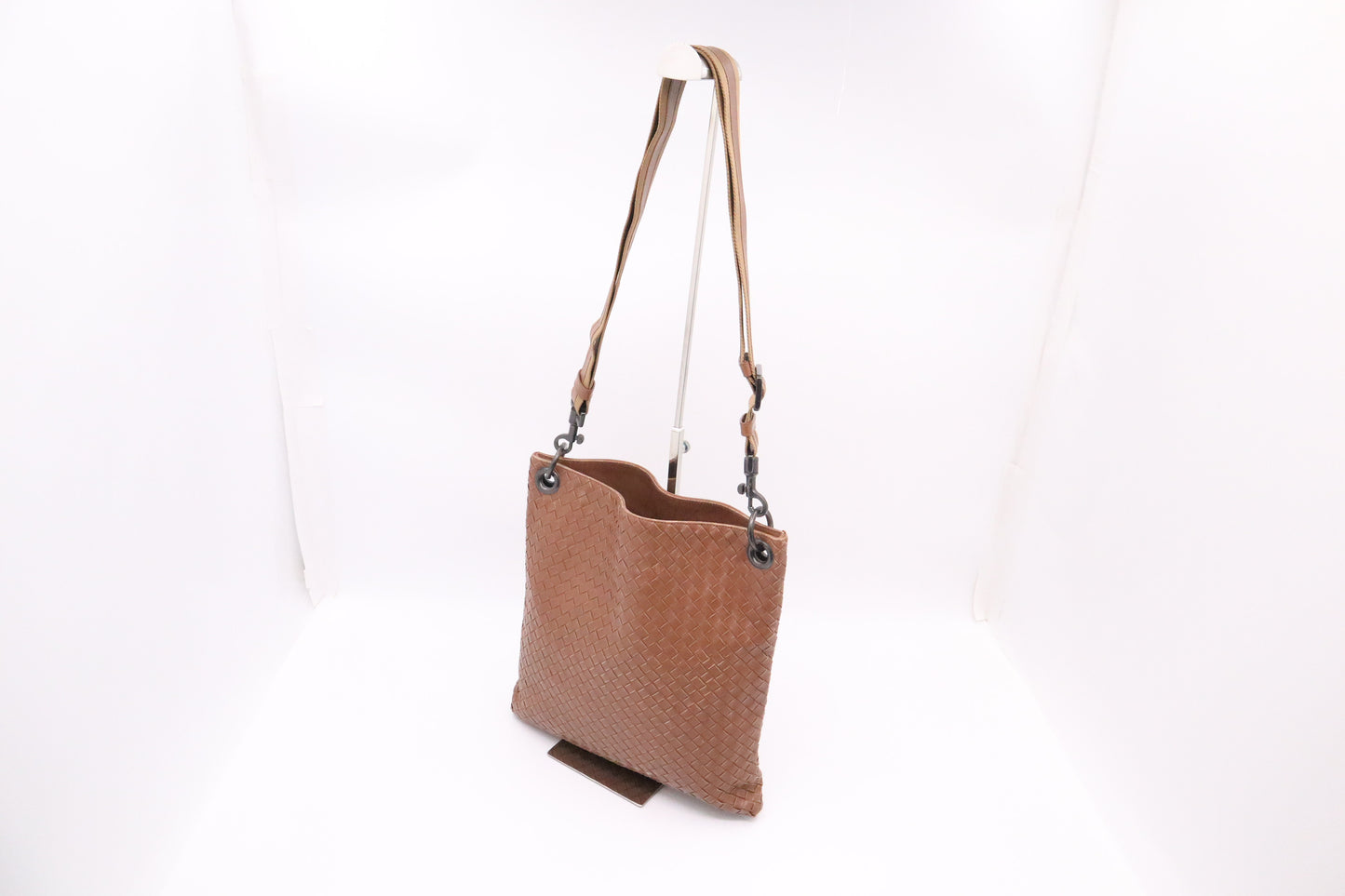 Bottega Veneta Crossbody in Light Brown Intrecciato Leather