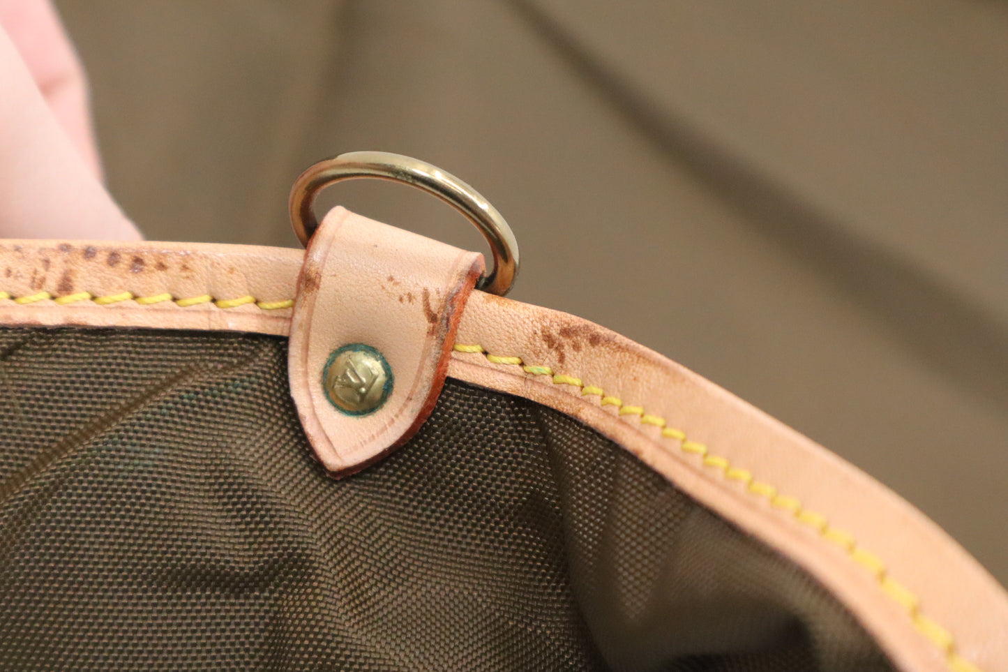 Louis Vuitton Portable Bandouliere in Monogram Canvas